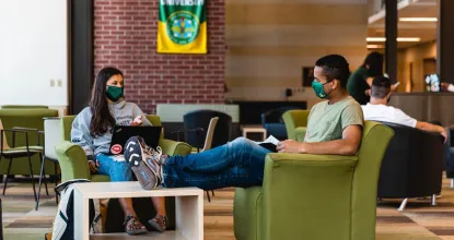 Two students wearing masks in Jamrich Hall
