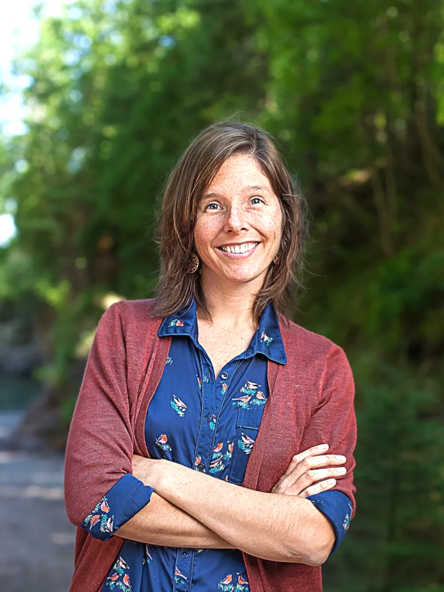Jes Thompson headshot