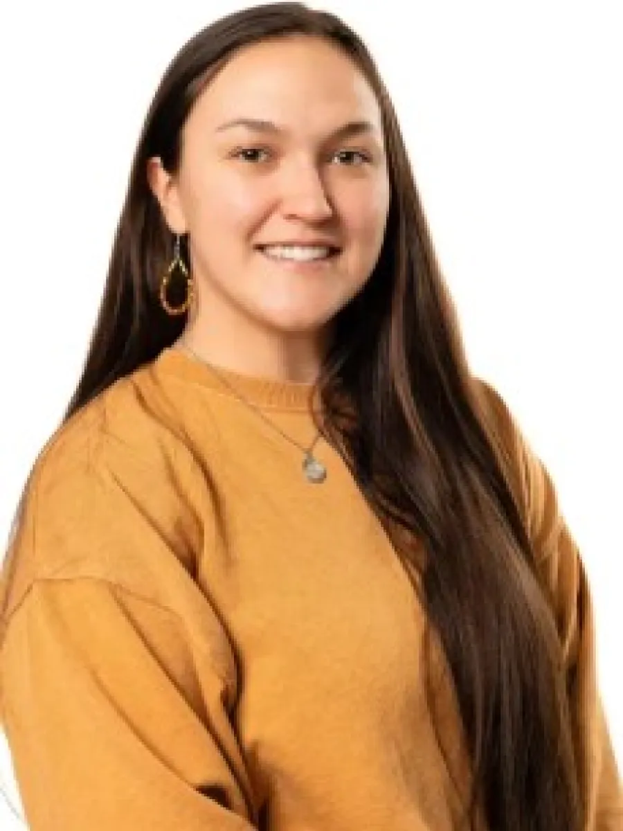 Andie Balenger Headshot