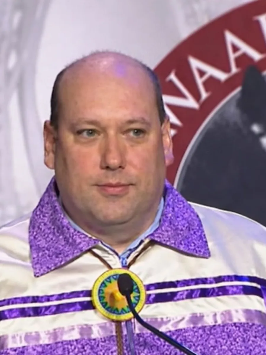 Justin Schapp presenting Tewaaraton Speech