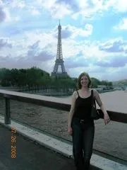 Barbara in front of the Eifel tower