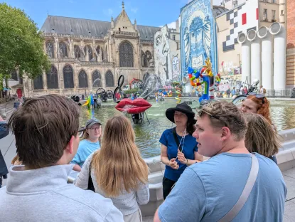 Students enjoying the 2025 Paris Study Abroad Program 