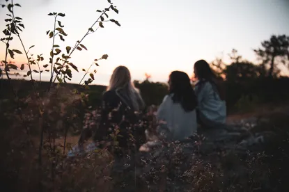 3 friends viewing sunrise on a hike